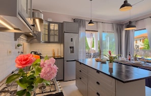Fridge, microwave, oven, stovetop - Lovely home in Potpican (Potpican)