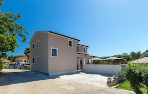 Exterior - Lovely home in Potpican (Potpican)