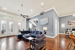 Smart TV, fireplace, stereo