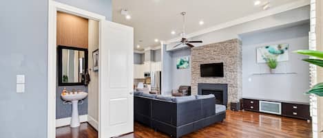 Smart-tv, pejs, stereoanlæg