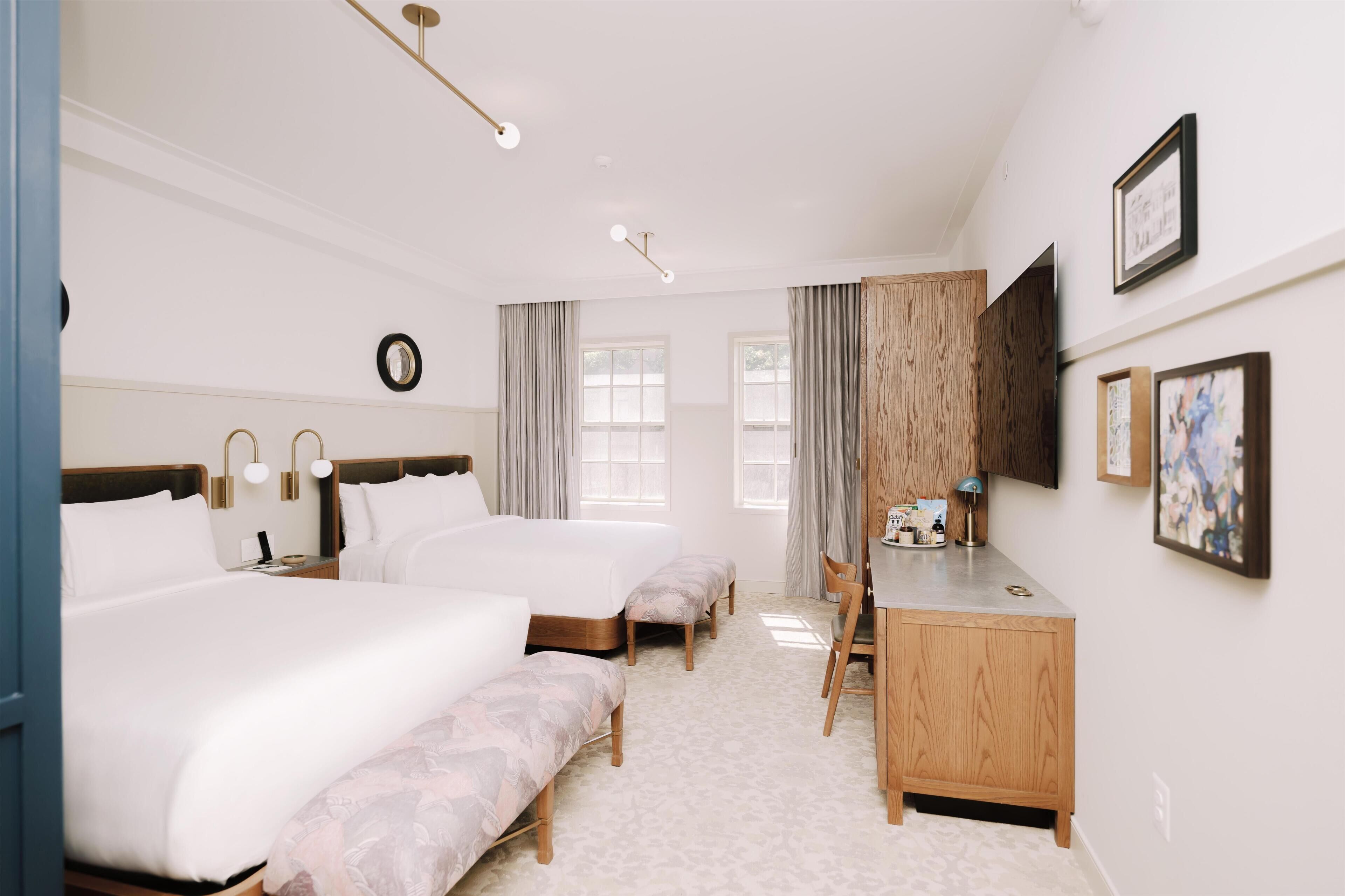 Deluxe Room, 1 Queen Bed | Frette Italian sheets, premium bedding, minibar, in-room safe