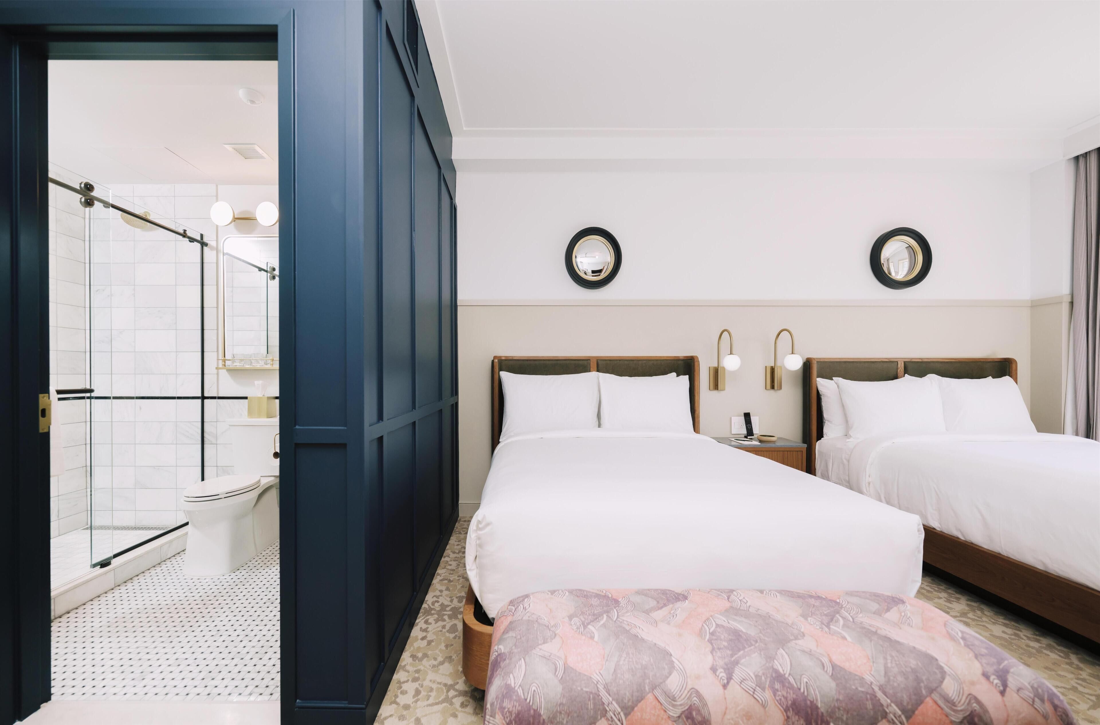 Deluxe Room, 1 Queen Bed | Frette Italian sheets, premium bedding, minibar, in-room safe