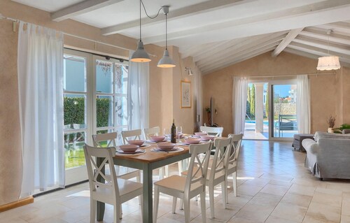 Beach front home in Pula with sauna