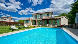 A two-story stone house with a swimming pool, green shutters, and a well-maintained lawn. - Pet friendly home in Tinjan (Tinjan)