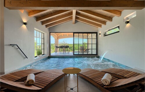 Amazing home in Porec with sauna