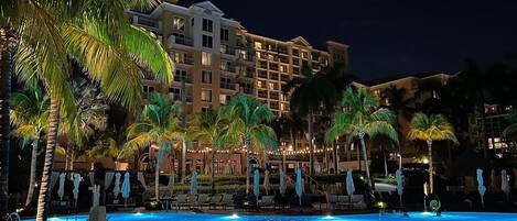 2 outdoor pools, free cabanas, pool umbrellas