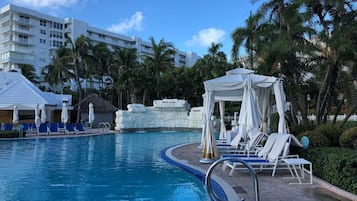 2 outdoor pools, free cabanas, pool umbrellas