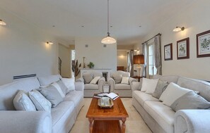 TV, fireplace, stereo