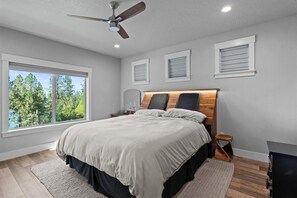 6 bedrooms, in-room safe, desk, iron/ironing board - Relax. Disconnect. Enjoy. Easy access to everything yet quiet and truly unique.  (Coeur d'Alene)