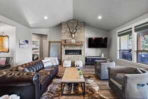 Smart TV, fireplace, DVD player, books