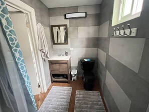 Towels, soap, toilet paper - Nice House with 5 beds. (Tijuana)