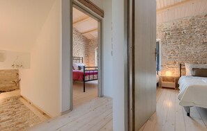 2 bedrooms, travel crib, free WiFi, bed sheets