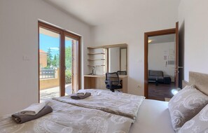 6 bedrooms, iron/ironing board, travel cot, free WiFi