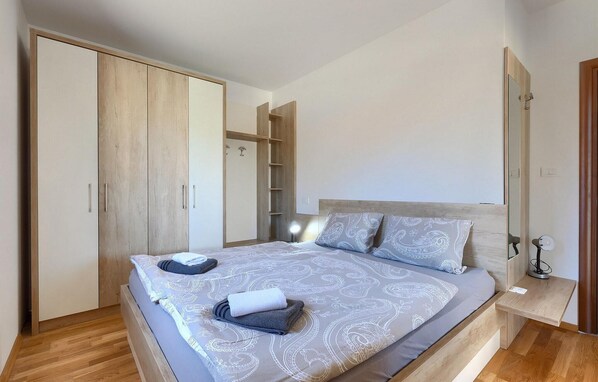 6 chambres, fer et planche à repasser, lit parapluie, Wi-Fi gratuit