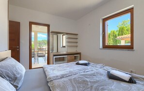 6 bedrooms, iron/ironing board, travel crib, free WiFi