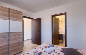 3 bedrooms, iron/ironing board, travel cot, free WiFi