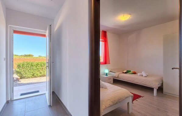 3 chambres, fer et planche à repasser, lit parapluie, Wi-Fi gratuit