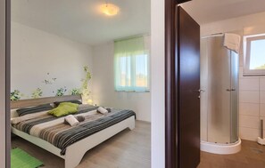 3 soverom, strykejern/-brett, reiseseng for barn og wi-fi (inkludert)