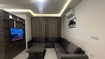 Apartment, 2 Bedrooms, Accessible, Smoking | Interior