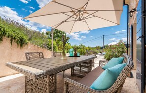 Outdoor dining - Amazing home in Bribir (Bribir)
