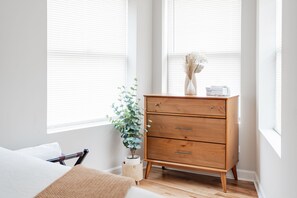2 bedrooms, desk, iron/ironing board, travel cot