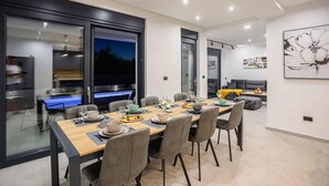 Dining - Beach front home in Podstrana (Podstrana)