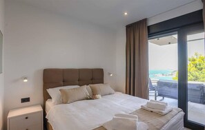 5 bedrooms, free WiFi, bed sheets