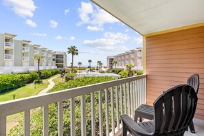 Property grounds - SALTY PELICAN (Galveston)