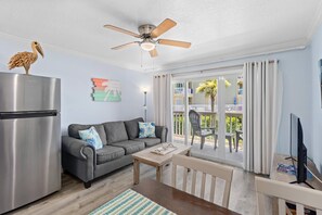 TV - SALTY PELICAN (Galveston)