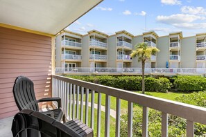 Property grounds - SALTY PELICAN (Galveston)