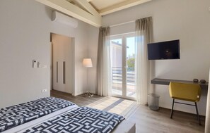 4 slaapkamers, een strijkplank/strijkijzer, reisbedje, gratis wifi