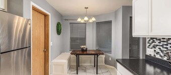 Cozy Townhouse Close To Airport!