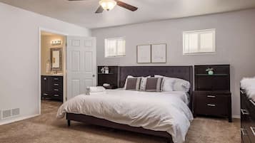 3 slaapkamers, een strijkplank/strijkijzer, wifi, beddengoed