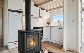 Frigorifero, piano cottura, lavastoviglie, macchina per tè/caffè