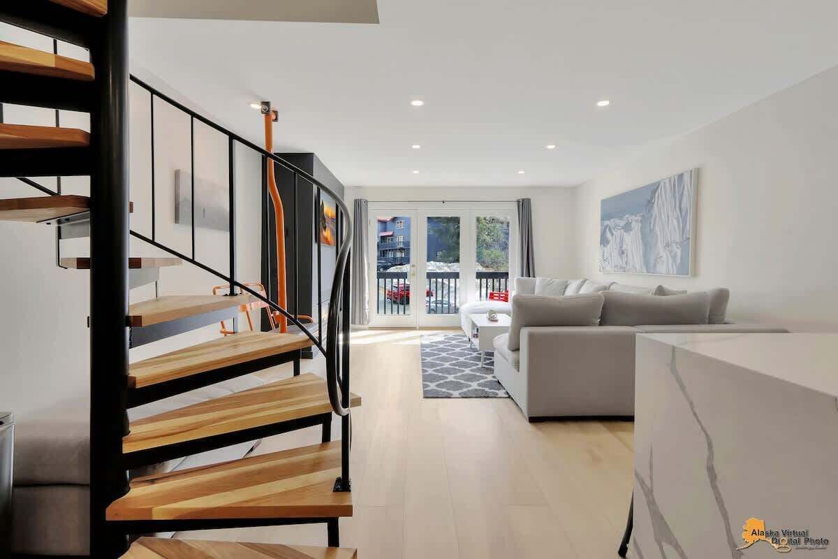 TV, fireplace, offices