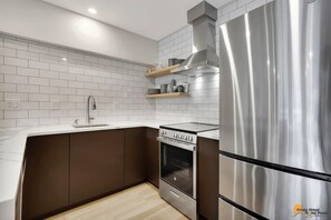 Refrigerador, horno, placa de cocina, lavavajillas