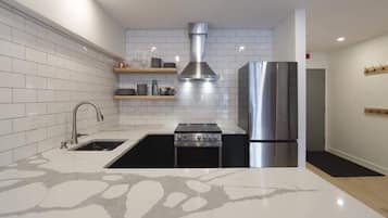 Geladeira, fogão, cooktop, lava-louças