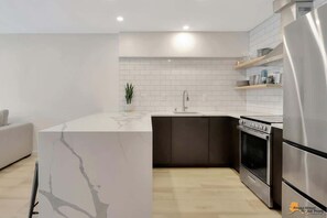 Kühlschrank, Ofen, Herdplatte, Geschirrspüler