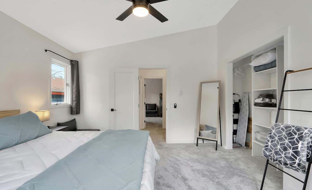 2 chambres, fer et planche à repasser, Wi-Fi, draps fournis