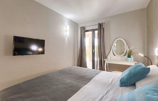 4 chambres, fer et planche à repasser, Wi-Fi gratuit, draps fournis