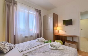 3 bedrooms, iron/ironing board, travel cot, free WiFi