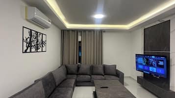Apartment, 2 Bedrooms, Accessible, Smoking | Living area