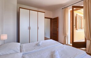 3 bedrooms, iron/ironing board, travel cot, free WiFi