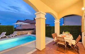 Outdoor dining - Beautiful home in Porec (Porec)