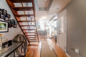 Interior - Johns Hopkins Historic Renovated home - Location! (Baltimore)