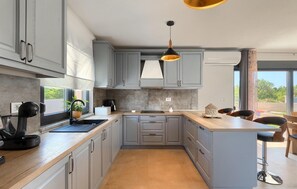 Frigorifero, microonde, forno, lavastoviglie