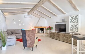TV, fireplace, DVD player, ping pong - Stunning home in Rovinj (Rovinj)