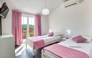 7 chambres, fer et planche à repasser, lit parapluie, Wi-Fi gratuit