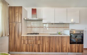 Fridge, oven, dishwasher, coffee/tea maker - Cozy home in Benkovac (Benkovac)