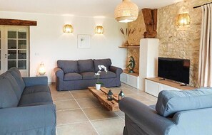 Living area - Awesome home in Lussas et Nontronneau (Lussas et Nontronneau)